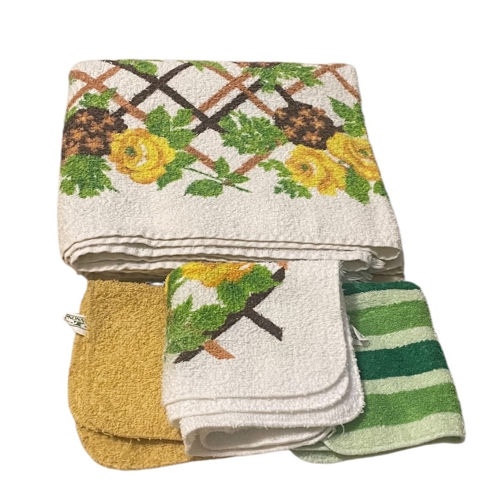 Vintage Cannon Rose GarBath Towel, Crisp Terry Cloth,‎ Yellow Roses on Lattice